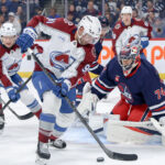 No Hellebuyck, no problem: Jets move to 3-0-1 after Skinner stones Avs - theScore