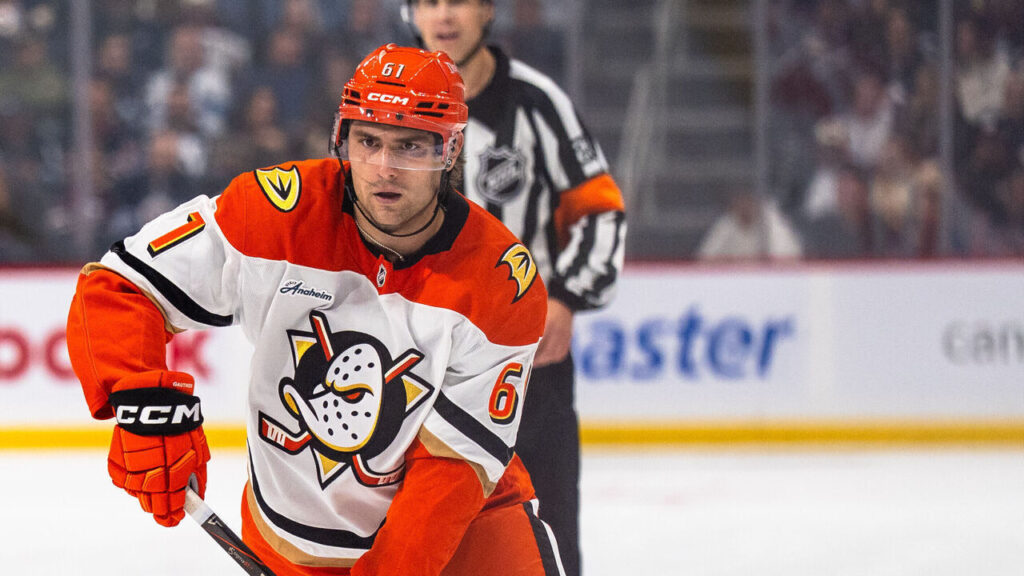 Ducks' Gauthier suffers upper-body injury vs. Flames - theScore