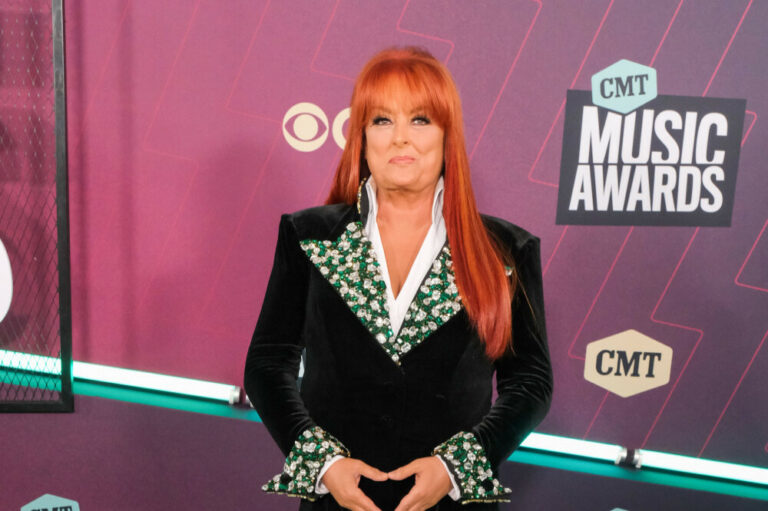 Wynonna Judd is 'taking a break' from sister Ashley Judd - Female First
